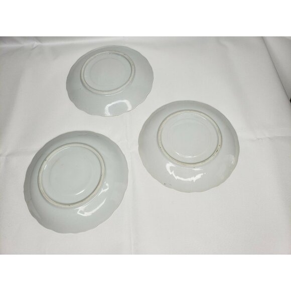 Set of 3 White Plates with Gold Trim and Floral Design - Elegant Tableware - Picture 4 of 7